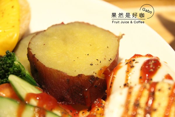 果然是好咖:【台南】果然是好咖──不會很素的平價蔬食早午餐,還有販售可愛冰淇淋哦!