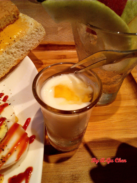 果然是好咖:☆口碑券No.12☆【臺南Ω中西區】果然是好咖。在復古輕工業風裝潢設計的環境中,享用舒適輕食早午餐