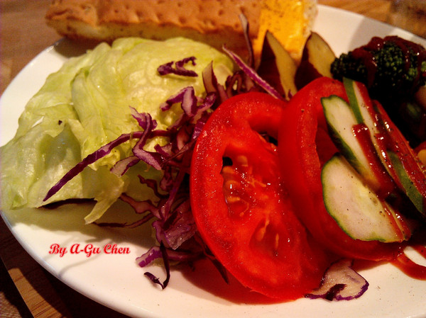 果然是好咖:☆口碑券No.12☆【臺南Ω中西區】果然是好咖。在復古輕工業風裝潢設計的環境中,享用舒適輕食早午餐