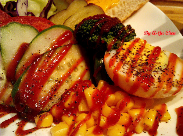 果然是好咖:☆口碑券No.12☆【臺南Ω中西區】果然是好咖。在復古輕工業風裝潢設計的環境中,享用舒適輕食早午餐