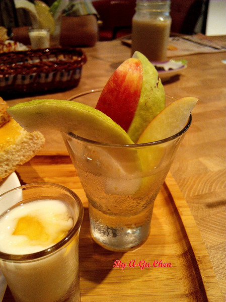 果然是好咖:☆口碑券No.12☆【臺南Ω中西區】果然是好咖。在復古輕工業風裝潢設計的環境中,享用舒適輕食早午餐