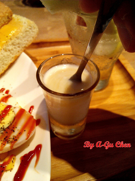 果然是好咖:☆口碑券No.12☆【臺南Ω中西區】果然是好咖。在復古輕工業風裝潢設計的環境中,享用舒適輕食早午餐