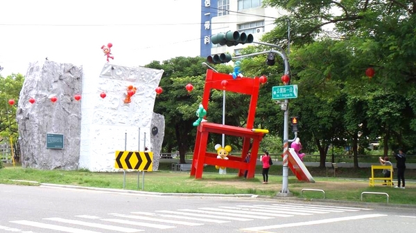 新營美術園區：【台南景點】不二良童年狂想曲~小鼠的戶外學堂~色彩繽紛的異想世界