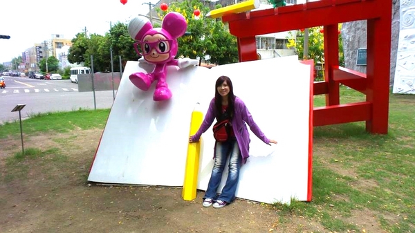 新營美術園區：【台南景點】不二良童年狂想曲~小鼠的戶外學堂~色彩繽紛的異想世界