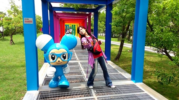 新營美術園區：【台南景點】不二良童年狂想曲~小鼠的戶外學堂~色彩繽紛的異想世界