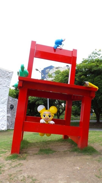 新營美術園區：【台南景點】不二良童年狂想曲~小鼠的戶外學堂~色彩繽紛的異想世界