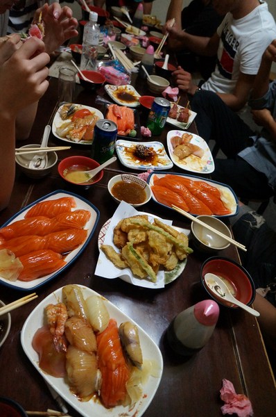 三味食堂日式料理：三味食堂-巨無霸鮭魚讓人嚇嚇叫