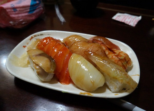 三味食堂日式料理：三味食堂-巨無霸鮭魚讓人嚇嚇叫