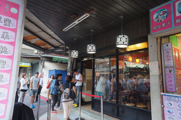 三味食堂日式料理：三味食堂-巨無霸鮭魚讓人嚇嚇叫