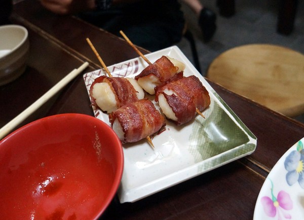 三味食堂日式料理：三味食堂-巨無霸鮭魚讓人嚇嚇叫