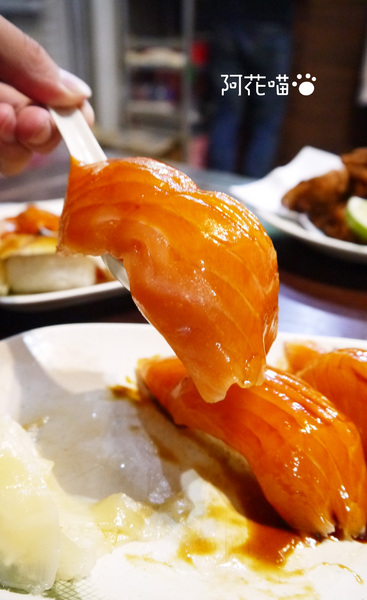 三味食堂日式料理：【西門│日式】老闆，你的生魚片到底為什麼會切這麼大塊？又大又厚鮭魚生魚片『三味食堂』