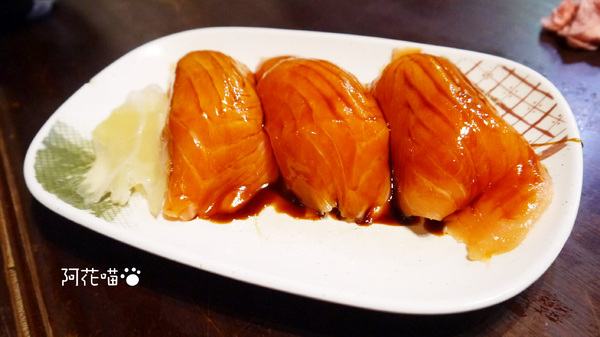 三味食堂日式料理：【西門│日式】老闆，你的生魚片到底為什麼會切這麼大塊？又大又厚鮭魚生魚片『三味食堂』