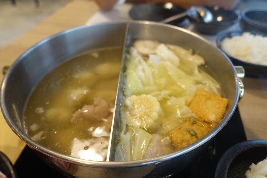 20160811《國父紀念館捷運美食 》大初涮涮鍋SHABU SHABU 好吃prime等級牛肉x新鮮海鮮x昆布火鍋︱ ~附貪吃影片 (37).jpg