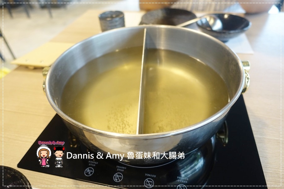 20160811《國父紀念館捷運美食 》大初涮涮鍋SHABU SHABU 好吃prime等級牛肉x新鮮海鮮x昆布火鍋︱ ~附貪吃影片 (22).jpg