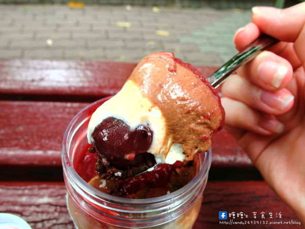 哞福利:〖台中│美食〗哞福利 ❤ 台中法式甜點販賣機登場!!於7/25在台中新光三越百貨開幕囉!!超"哞"罐罐慕斯蛋糕、奶酪及QQ莓果茶,一起罐爆你的味蕾!!