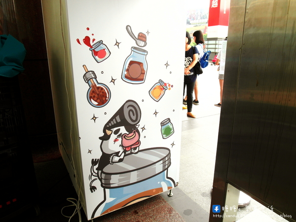 哞福利:〖台中│美食〗哞福利 ❤ 台中法式甜點販賣機登場!!於7/25在台中新光三越百貨開幕囉!!超"哞"罐罐慕斯蛋糕、奶酪及QQ莓果茶,一起罐爆你的味蕾!!