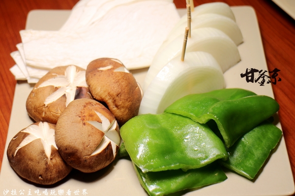 甘釜京韓日燒肉料理專門店:蘆洲餐廳『甘釜京韓日燒肉料理專門店』韓式料理/小菜無限供應