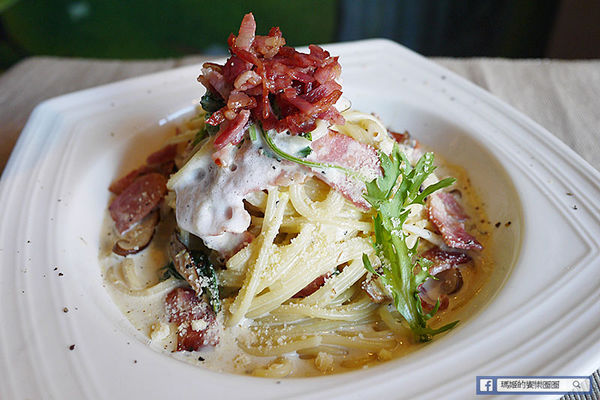 享食光餐酒館：◆新北淡水。捷運淡水站【享食光餐酒館】巨無霸戰斧牛排要你吃不完兜著走！淡水餐酒館。淡大周邊美食。淡江大學美食。平價義麵。燉飯