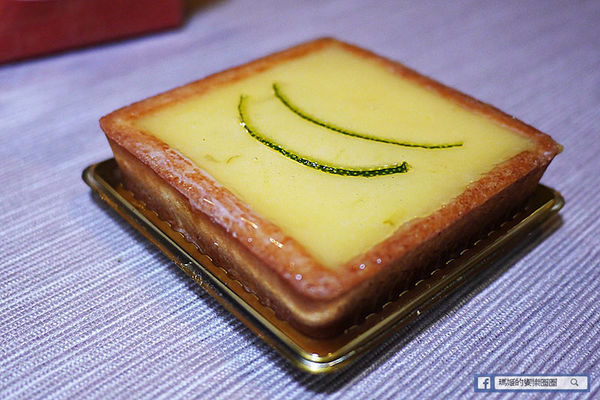 享食光餐酒館：◆新北淡水。捷運淡水站【享食光餐酒館】巨無霸戰斧牛排要你吃不完兜著走！淡水餐酒館。淡大周邊美食。淡江大學美食。平價義麵。燉飯