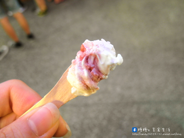 甜月亮手作義式冰淇淋:〖台中│美食〗甜月亮義大利手作冰淇淋 老配方流程認證店 ❤ 位於逢家歡樂星手作義式冰淇淋,口味眾多,到六月底前還有買三送一的優惠活動唷!!