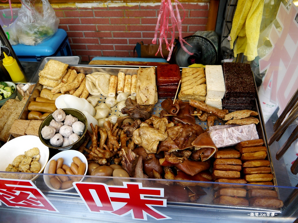 滷味：烏日中山路二段的滷味!醬汁很夠味...