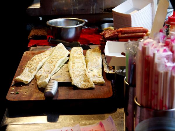 三喜蛋餅((原阿Q蛋餅)):隱身一中商圈古早味早餐,一天的活力就由這份量十足的蛋餅展開吧。