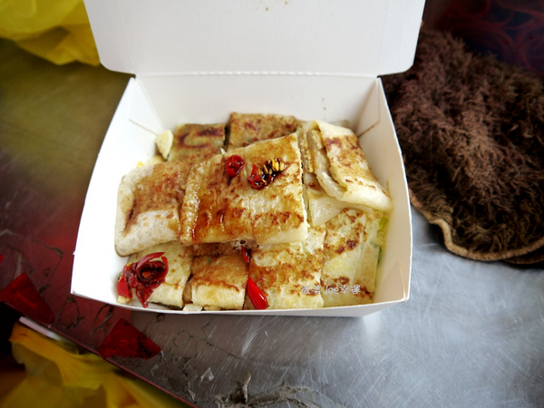 三喜蛋餅((原阿Q蛋餅)):隱身一中商圈古早味早餐,一天的活力就由這份量十足的蛋餅展開吧。