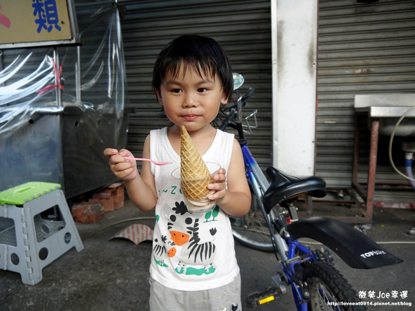 惡魔天使霜淇淋：[台中南屯]惡魔天使霜淇淋，路過被餐車小萌牛吸引!