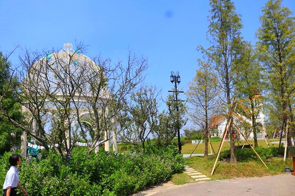 遇見幸福(Meet Happiness):【彰化景點】在彰化遇見幸福~幸福景觀餐廳和整棟純白色的豪華歐式宮廷建築,以及浪漫禮堂還有大型團體BBQ烤肉區