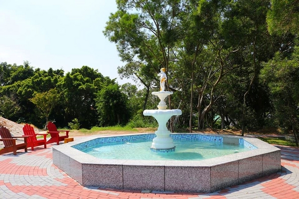 遇見幸福(Meet Happiness):【彰化景點】在彰化遇見幸福~幸福景觀餐廳和整棟純白色的豪華歐式宮廷建築,以及浪漫禮堂還有大型團體BBQ烤肉區