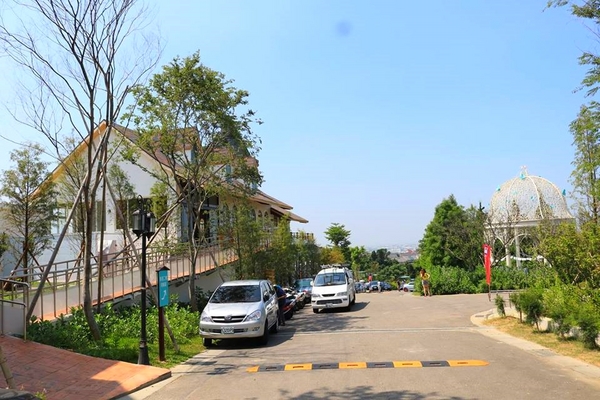 遇見幸福(Meet Happiness):【彰化景點】在彰化遇見幸福~幸福景觀餐廳和整棟純白色的豪華歐式宮廷建築,以及浪漫禮堂還有大型團體BBQ烤肉區