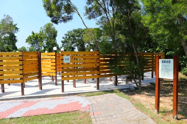 遇見幸福(Meet Happiness):【彰化景點】在彰化遇見幸福~幸福景觀餐廳和整棟純白色的豪華歐式宮廷建築,以及浪漫禮堂還有大型團體BBQ烤肉區