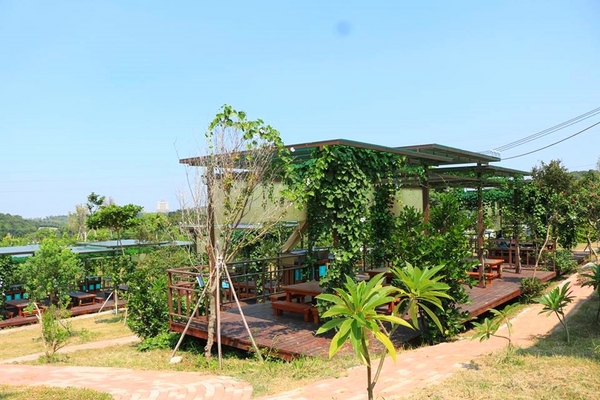 遇見幸福(Meet Happiness):【彰化景點】在彰化遇見幸福~幸福景觀餐廳和整棟純白色的豪華歐式宮廷建築,以及浪漫禮堂還有大型團體BBQ烤肉區