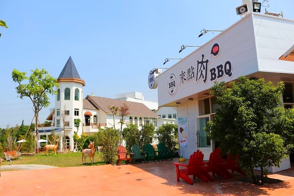 遇見幸福(Meet Happiness):【彰化景點】在彰化遇見幸福~幸福景觀餐廳和整棟純白色的豪華歐式宮廷建築,以及浪漫禮堂還有大型團體BBQ烤肉區