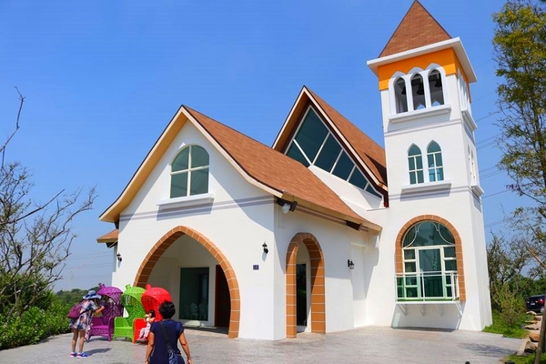 遇見幸福(Meet Happiness):【彰化景點】在彰化遇見幸福~幸福景觀餐廳和整棟純白色的豪華歐式宮廷建築,以及浪漫禮堂還有大型團體BBQ烤肉區