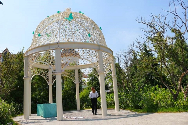 遇見幸福(Meet Happiness):【彰化景點】在彰化遇見幸福~幸福景觀餐廳和整棟純白色的豪華歐式宮廷建築,以及浪漫禮堂還有大型團體BBQ烤肉區