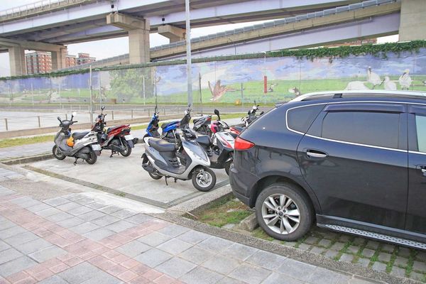 【台北旅遊】水上巴士夏季限定新店溪夜航-倒映在河中的水光雲影