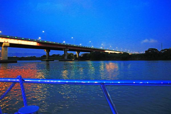 【台北旅遊】水上巴士夏季限定新店溪夜航-倒映在河中的水光雲影