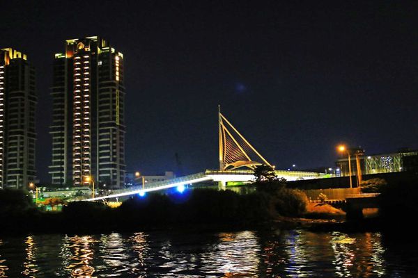 【台北旅遊】水上巴士夏季限定新店溪夜航-倒映在河中的水光雲影