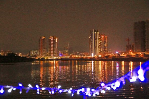 【台北旅遊】水上巴士夏季限定新店溪夜航-倒映在河中的水光雲影