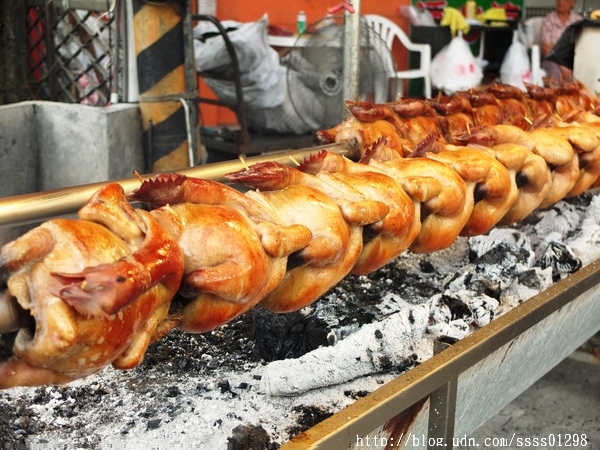 林俊逸的鋼管雞:【愛評口碑券】林俊逸的鋼管雞。鋼管雞肥美多汁 融合在地風味合菜佳餚 佳冬鄉必嚐烤雞餐廳
