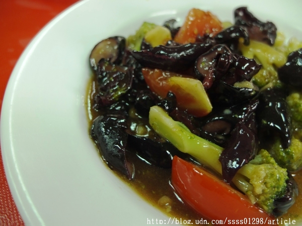 林俊逸的鋼管雞:【愛評口碑券】林俊逸的鋼管雞。鋼管雞肥美多汁 融合在地風味合菜佳餚 佳冬鄉必嚐烤雞餐廳