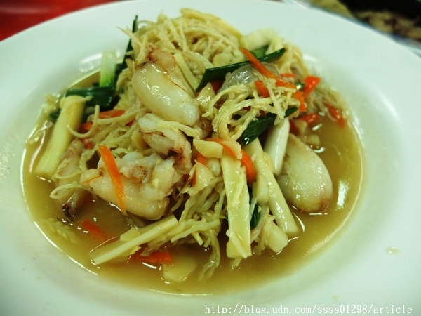 林俊逸的鋼管雞:【愛評口碑券】林俊逸的鋼管雞。鋼管雞肥美多汁 融合在地風味合菜佳餚 佳冬鄉必嚐烤雞餐廳