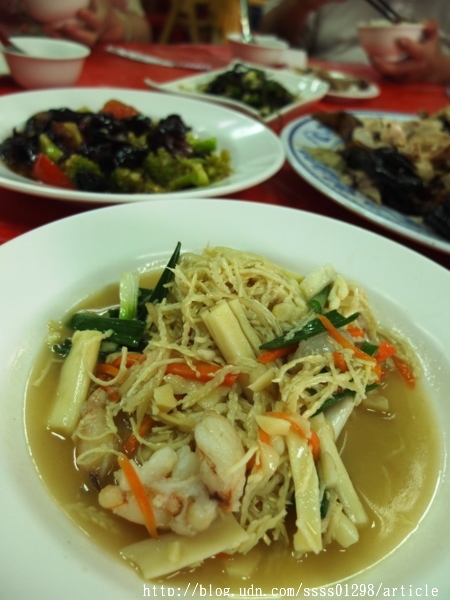 林俊逸的鋼管雞:【愛評口碑券】林俊逸的鋼管雞。鋼管雞肥美多汁 融合在地風味合菜佳餚 佳冬鄉必嚐烤雞餐廳