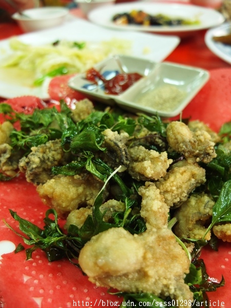 林俊逸的鋼管雞:【愛評口碑券】林俊逸的鋼管雞。鋼管雞肥美多汁 融合在地風味合菜佳餚 佳冬鄉必嚐烤雞餐廳