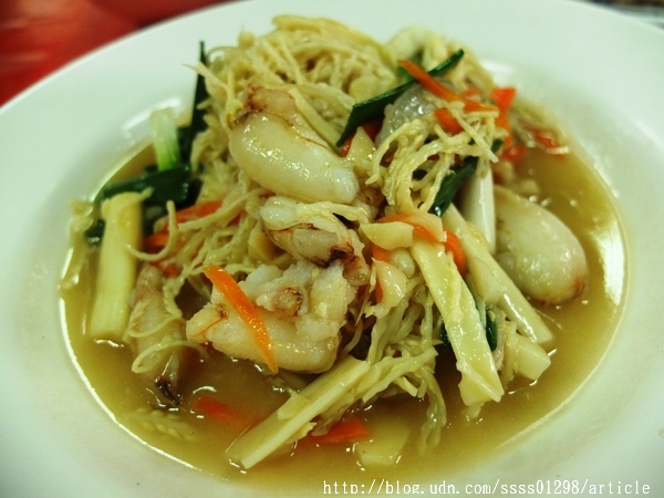 林俊逸的鋼管雞:【愛評口碑券】林俊逸的鋼管雞。鋼管雞肥美多汁 融合在地風味合菜佳餚 佳冬鄉必嚐烤雞餐廳