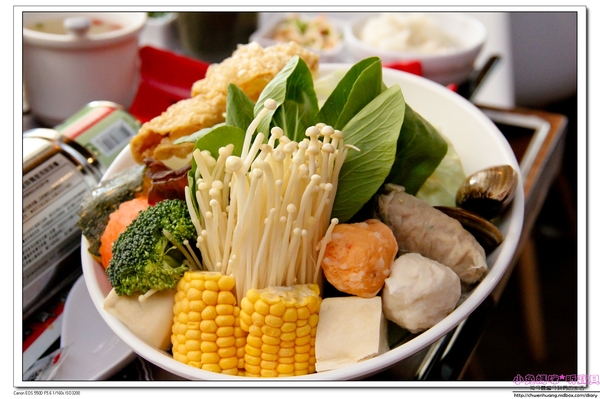 茶自點複合式餐飲(新中北店):【美食♥桃園中壢】☼ 茶自點複合式餐飲☼ 現點現做的餐點不使用調理包,飲料選擇多樣化,聊天喝茶的好去處,一個人也能吃鴛鴦火鍋♥♥