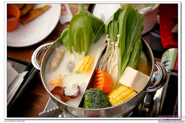 茶自點複合式餐飲(新中北店):【美食♥桃園中壢】☼ 茶自點複合式餐飲☼ 現點現做的餐點不使用調理包,飲料選擇多樣化,聊天喝茶的好去處,一個人也能吃鴛鴦火鍋♥♥