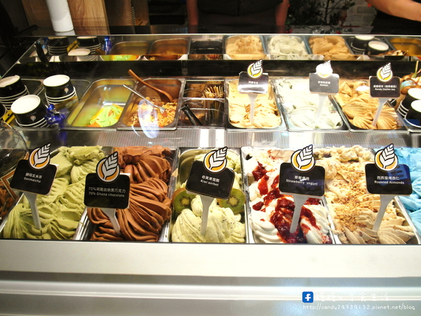 Senza Fine 夏妃創意餐飲:〖台中│美食〗Senza Fine 夏妃創意餐飲 ❤ 逢甲創意美食再一發!!雞蛋仔手工義大利冰淇淋限量登場~試賣期間還有超優惠活動!!消費贈送一球,打卡再送一球!!