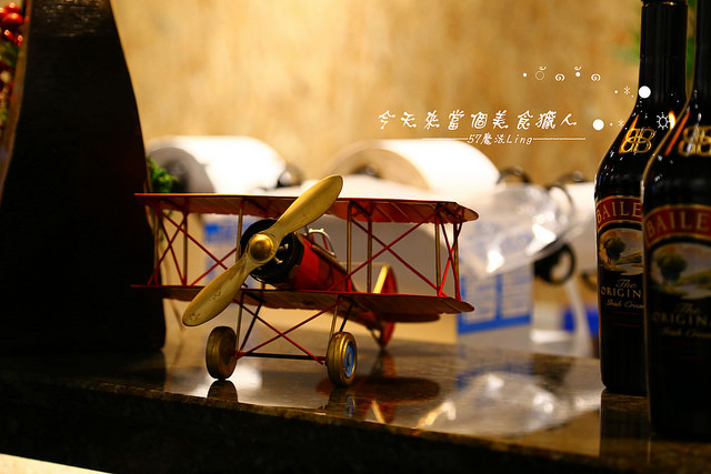 Senza Fine 夏妃創意餐飲：[台中♥逢甲夜市]Senza Fine 夏妃創意餐飲。雞蛋仔*手工義式冰淇淋(愛評體驗團)